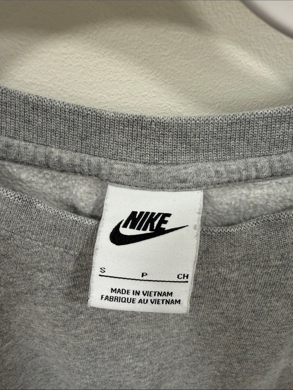 Nike woman’s Gray Crewneck Sweatshirt - Picture 2 of 3